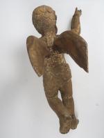 Paire d'anges XIXème en bois naturel sculpté. 
H. 74 cm...