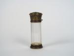 BOUCHERON. Flacon de style Louis XVI en cristal et argent....