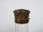 BOUCHERON. Flacon de style Louis XVI en cristal et argent....