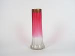 Vase 1900 en cristal bicolore.
H. : 36 cm.