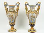 Paire de grands vases en faïence polychrome de Nevers à...
