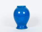 MORINI. Vase en céramique bleu persan. Signé.
H. 23 cm