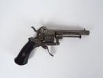 Revolver système Lefaucheux calibre 7mm à broche, monture en ébène,...