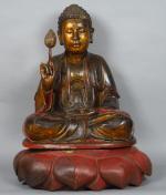 Important Bouddha en bois laqué brun, rouge et application de...
