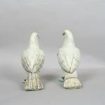 Couple de colombes en céramique émaillée blanc et corail.
Chine, XIXème...