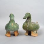 Couple de canards en terre cuite émaillée vert.
Chine, Canton, fin...