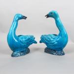 Couple de cygnes formant jardinières en céramique émaillé turquoise.
Chine, vers...