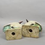 Couple d'ibis en céramique émaillée blanc, vert, jaune, rouge.
Chine, XIXème...