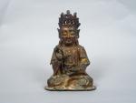 Statuette en bronze laqué et doré représentant Avalokiteshvara assis tenant...