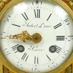 Pendule borne Louis XVI en bronze doré.
Cadran signé Imbert L'ainet...