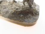 P.J. MENE
"Chèvre brouttant"
Sculpture en bronze à patine brune.
Signée.
12,5 x 24...