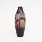 D'ARGENTAL.
Vase ovoïde en verre, à décor gravé en camée et...
