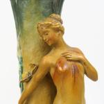 Paire de vases de style Art Nouveau en stuc polychrome,...