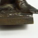E. MARIOTON
"Hallali" 
Sculpture en bronze à patine brune. 
Signée.
H. 46,5...