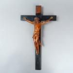 Crucifix XVIIe en buis et bois noirci.
H. : 37 cm.
