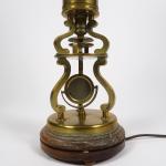 Microscope XIXe monté en lampe, signé Tulpepper à Londres.
H. :...