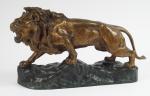 JB. DESCAMPS. "Lion rugissant". 
Sculpture en bronze à patine médaille...