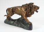 JB. DESCAMPS. "Lion rugissant". 
Sculpture en bronze à patine médaille...
