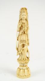 Okimono en ivoire, représentant la déesse Kannon