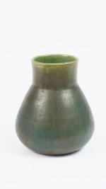 Vase à panse ovoïde en grès porcelaineux émaillé