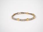 Bracelet articulé deux tons d'or et diamants.
Long. 16 cm
Poids tel....