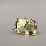 Sujet exotique "éléphant" carapaconné en ivoire, métal et pierres de...