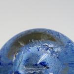 J.C. NOVARO. Flacon en verre soufflé polychrome.
Signé.
H. 23 cm