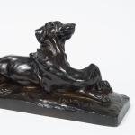 CH. VIRION. "Chien et chat".
Groupe en bronze sculpté à patine...