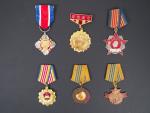 Diverses médailles relatives aux guerres de la République populaire de...