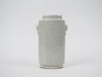 Vase de forme cylindrique, col en forme de Ruy porcelaine...