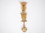 Chatelaine XIXème et une montre en or jaune, à décor...