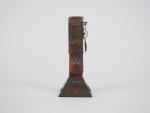 Pendulette de style Louis XIV en marqueterie Boulle
H. 15 cm...