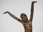 D. CHIPARUS. "Danseuse égyptienne".
Sculpture en bronze à patine mordorée et...