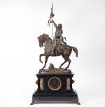 Pendule Napoléon III en marbre bicolore surmontée d'une statue équestre...