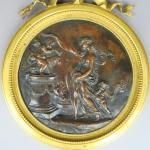 Paire de tondos de style Louis XVI en bronze à...