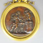 Paire de tondos de style Louis XVI en bronze à...