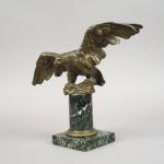 Ecole francaise XIXème
"Aigle aux ailes déployées"
Sculpture en bronze à patine...