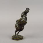 FREMIET. "Coq chantant"
Sujet en bronze.
Signé. 
H. 11,5 cm