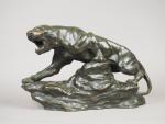 Ecole francaise fin XIXème. "Lionne rugissant"
Sculpture en bronze à patine...