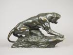Ecole francaise fin XIXème. "Lionne rugissant"
Sculpture en bronze à patine...