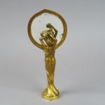 V. SABATIER. Face à main Art Nouveau en bronze doré...