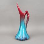Grand pichet Art Nouveau en céramique flammée rouge et bleu,...