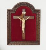 Crucifix XIXème en bois et ivoire sculpté.
Dim. 60 x 47...