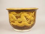Grande jare martaban, à décor de dragons. 
Chine, vers 1920.
Diam....
