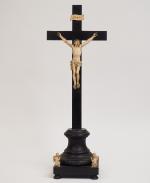 Crucifix XVIIème en ébène, ivoire sculpté et bois noirci. 
H....
