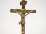 Crucifix en bronze XVIIème. 
H. 26 cm 
(base rapportée ?,...