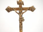 Crucifix XVIIème en bronze.
H. 24,4 cm
(légèrement tordu)