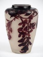 GALLE. Vase ovoïde en verre, à décor gravé en