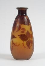 D'ARGENTAL. Vase ovoïde en verre, à décor gravé en