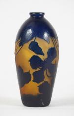 D’ARGENTAL. Vase ovoïde en verre, à décor gravé en